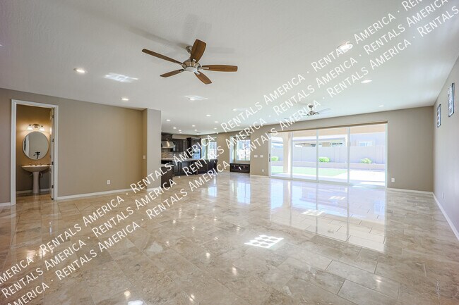 Building Photo - 5 Bedroom  5.5 bath in Chandler