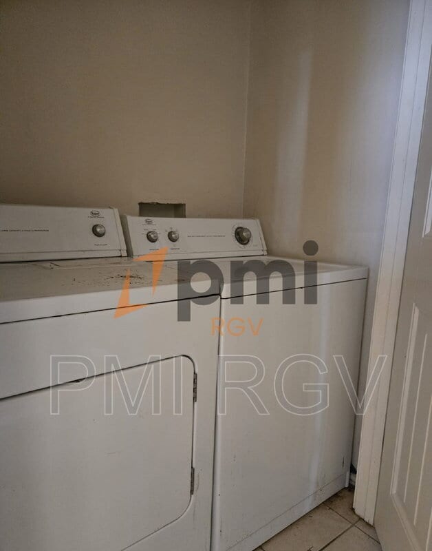 Building Photo - 3704 S Wyndham Ave