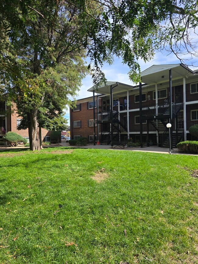 Foto del edificio - 6800 E Tennessee Ave