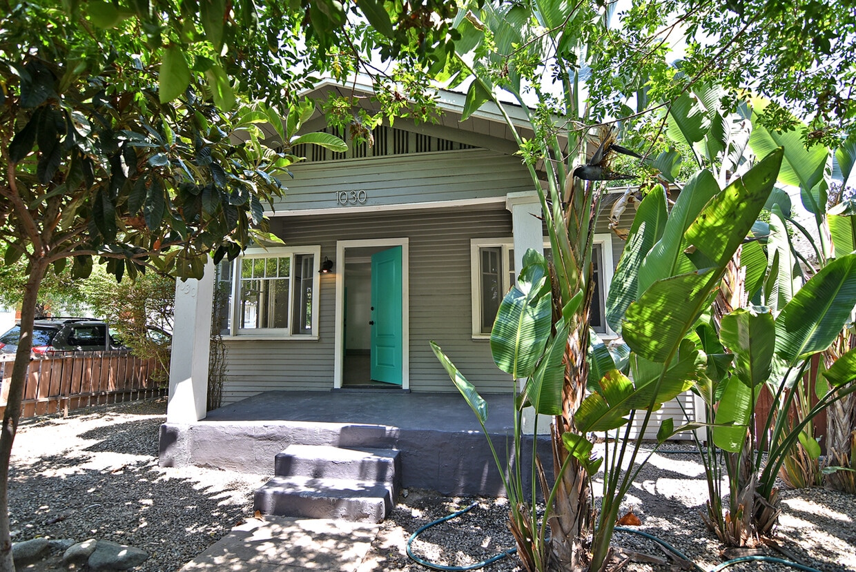 Primary Photo - 1030 N Avenue 54