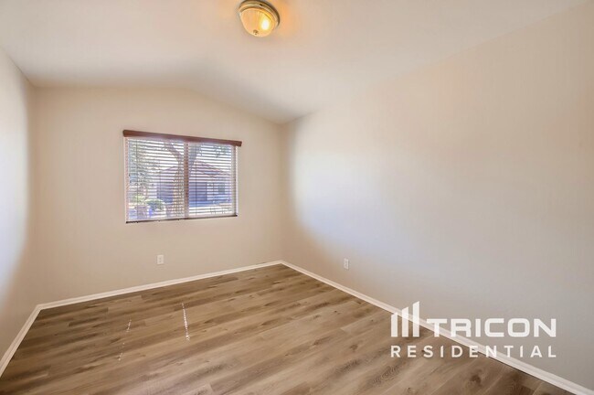 Foto del edificio - 40352 W Novak Ln