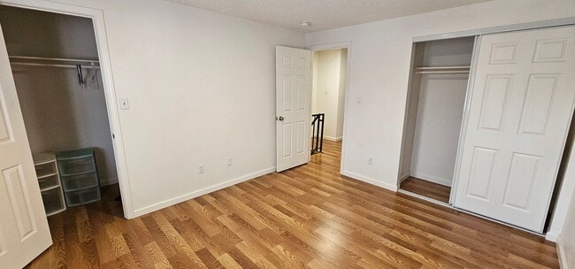Building Photo - 3 Bed 2 bath Park Terrace Town Home FOR RENT