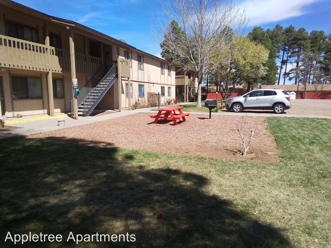Building Photo - 2 br, 1 bath Apartment - 1752 W. Jackson