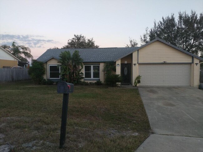 Building Photo - 647 Sagamore Dr