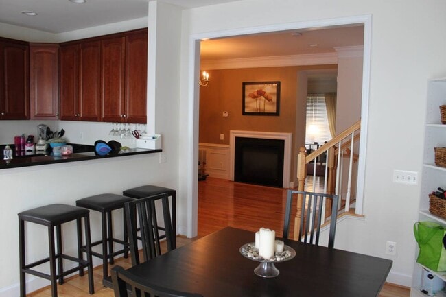 Building Photo - 5995 Grand Pavilion Way