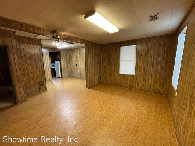 Building Photo - 2 br, 1 bath House - 4008 Maple Circle