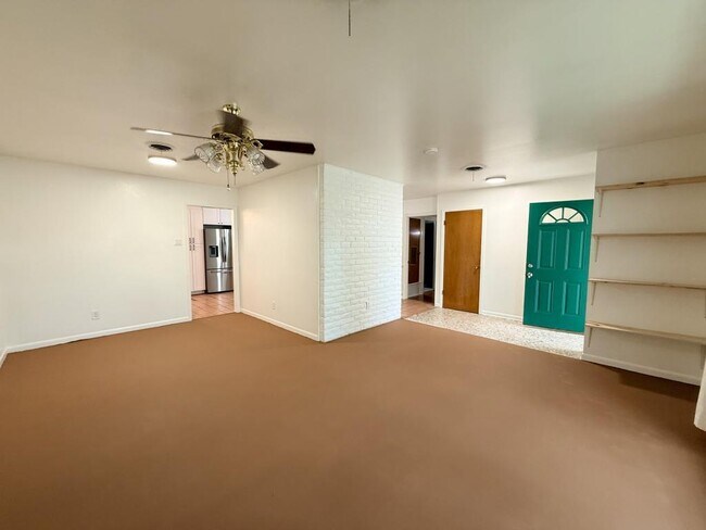 Foto del edificio - 3807 Longridge Dr