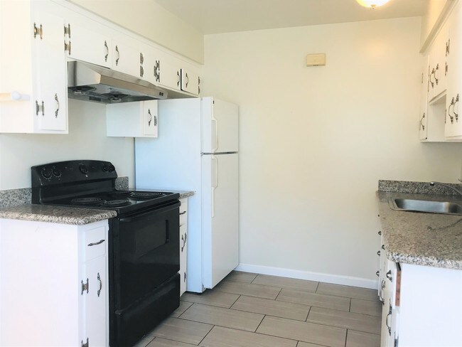 Building Photo - 676 Reseda Dr