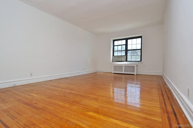 Foto del edificio - 105 Garth Rd