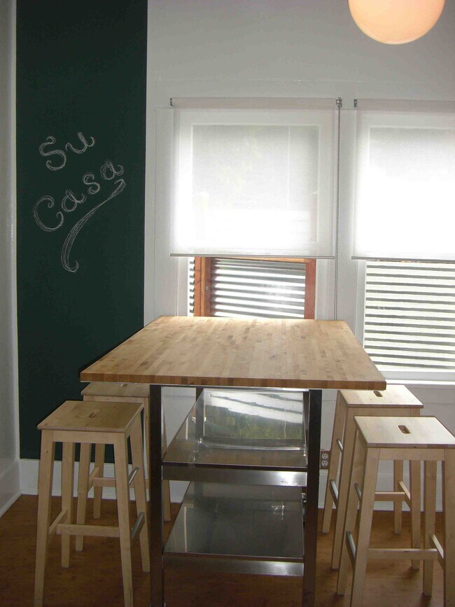 Kitchen Island - 2022 N Bronson Ave