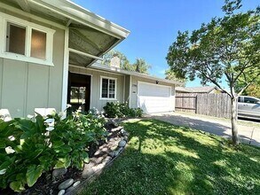 Building Photo - 7795 Glen Tree Dr