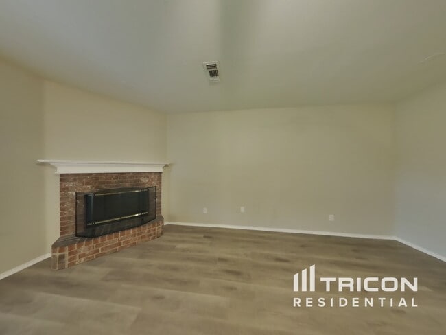 Building Photo - 10512 Fossil Hill Dr