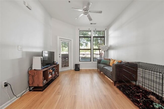 Building Photo - 898 Oak St SW