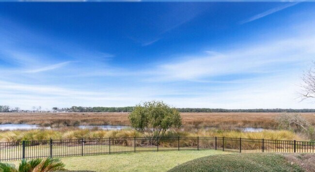 Foto del edificio - Luxury 3BR/3.5BA + Office in Winding River with breathtaking marsh views