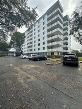 Building Photo - 919 Hillcrest Dr