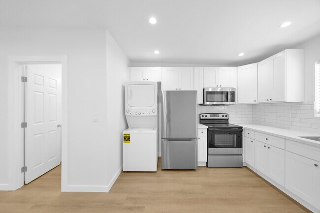 Foto del edificio - 2210 Pine Ave