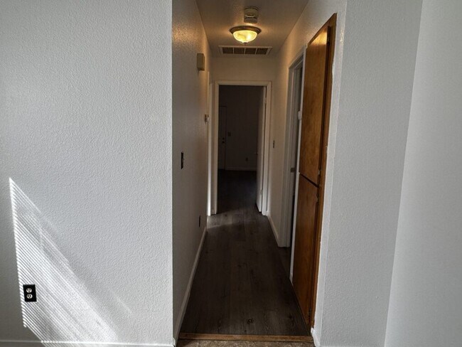 Building Photo - Charming 2 Bedroom, 1 Bath Home for Rent!