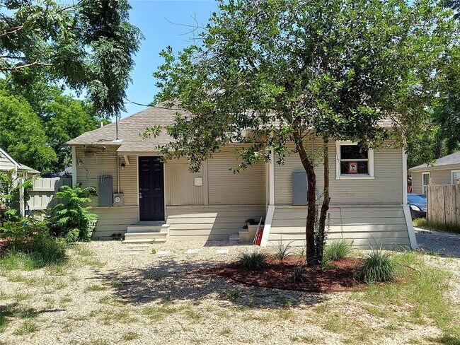 Building Photo - 2315 Gilford St