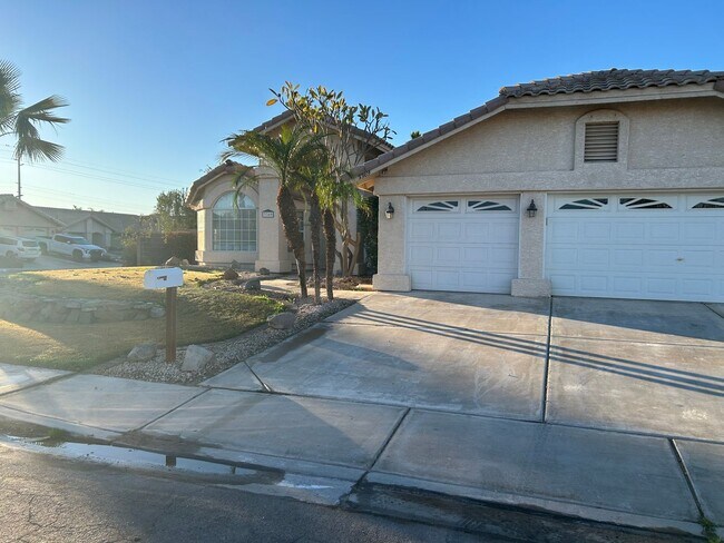 Foto del edificio - RANCHO SERENO POOL HOME!