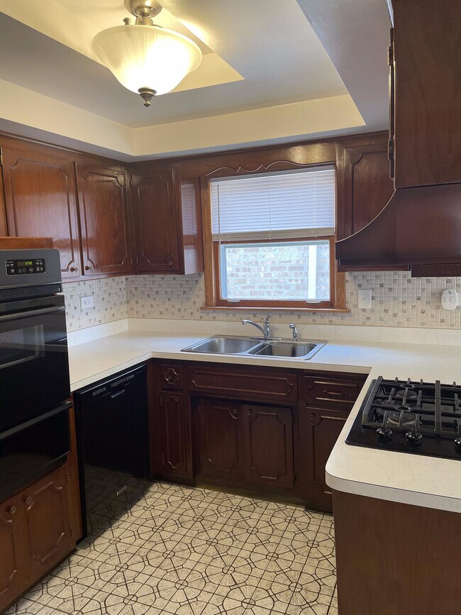 Foto del edificio - 6254 W Giddings St