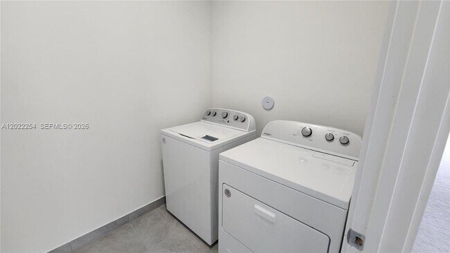 Foto del edificio - 8119 NW 42nd St