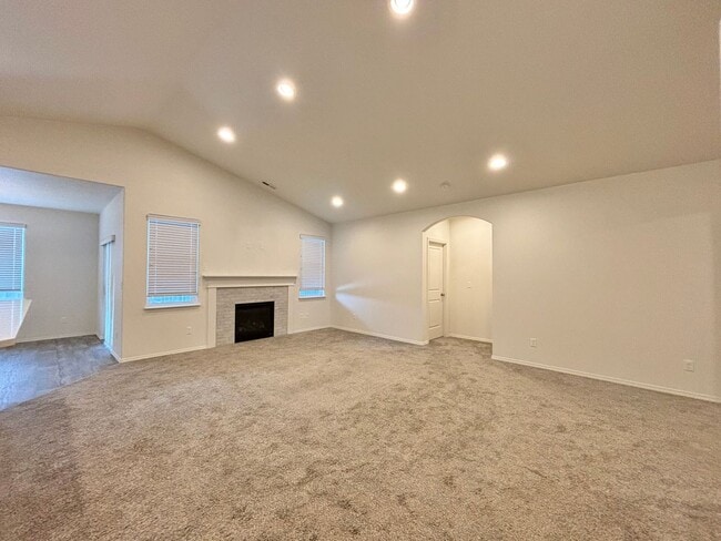 Building Photo - Beautiful Single-Family home 3 BED 2 BATH