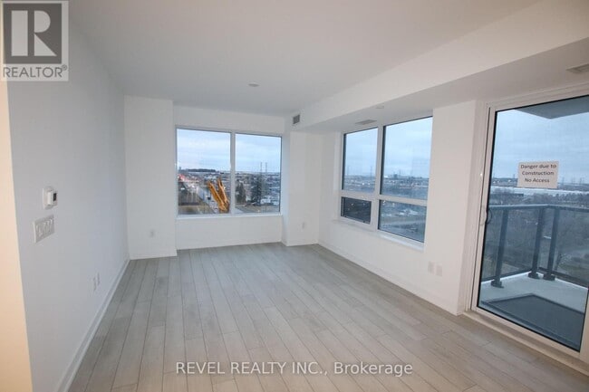 Building Photo - 1480 Bayly St