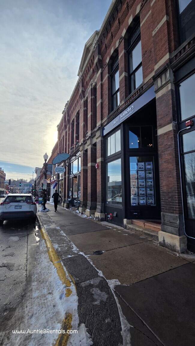 Foto del edificio - 3-Bedroom Upper-Level Condo in Historic Downtown Stillwater