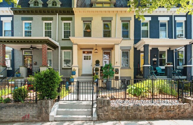 Building Photo - 622 Keefer Pl NW