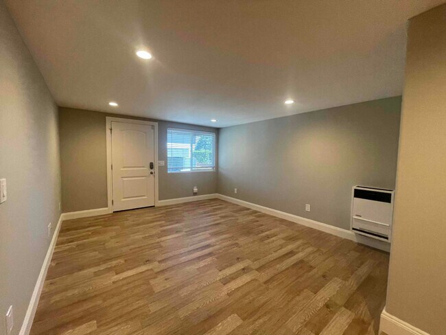 Building Photo - 2806 Best Ave