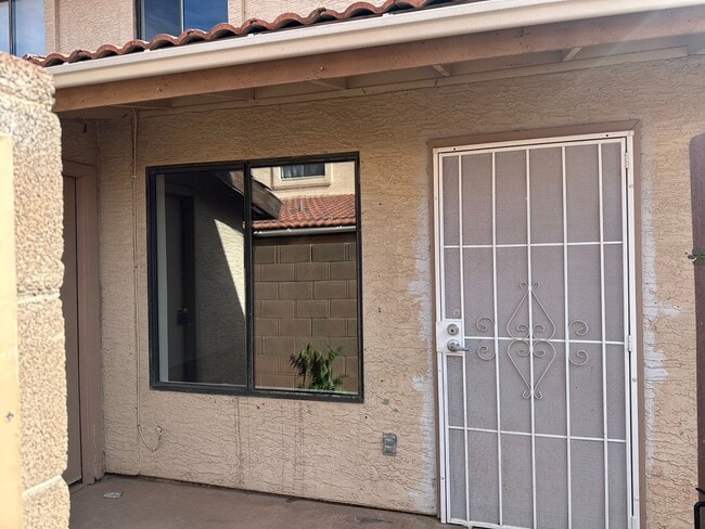 Building Photo - 6219 E Glencove St