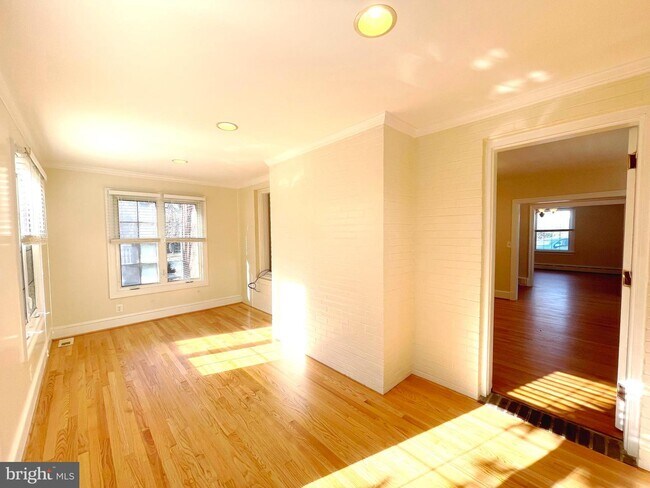 Foto del edificio - 4085 Hallowing Point Rd