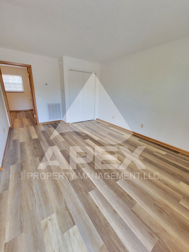 Foto del edificio - Spacious Ground Floor 1 Bd - 1Ba Apartment in Fountain City! W/D Hookup!