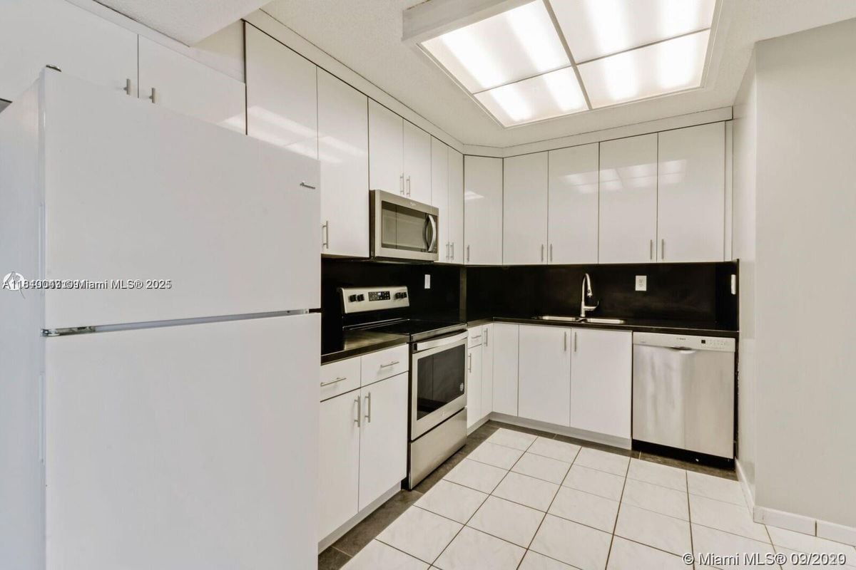 Foto del edificio - 2924 Collins Ave