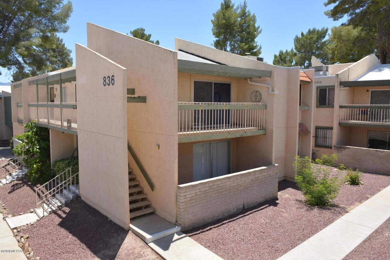 Primary Photo - 836 S Langley Ave