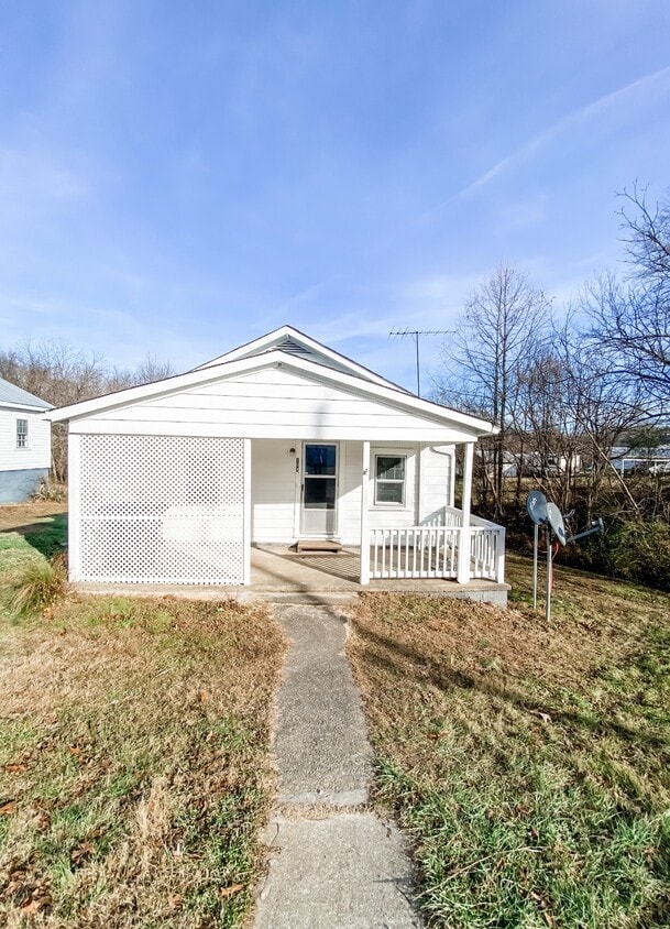 Primary Photo - 111 M T Holt Ave