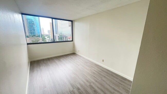 Foto del edificio - Newly Renovated!! 2 Bed, 1 bath, 1 parking...