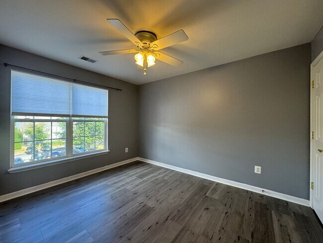 Foto del edificio - Stunning 3 Bed 3.5 Bath Interior Townhome ...