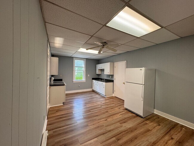 Foto del edificio - 376 W Main St