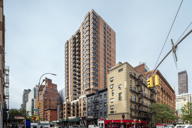 Building Photo - Manhattan Promenade