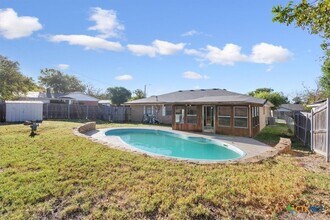 Building Photo - 907 Willow Brk St