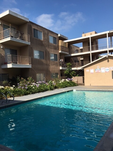 Foto principal - 13320 Doty Ave