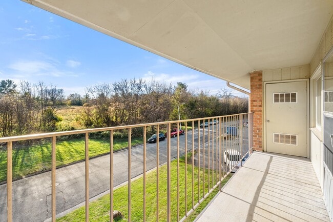 Building Photo - Countryside Estates