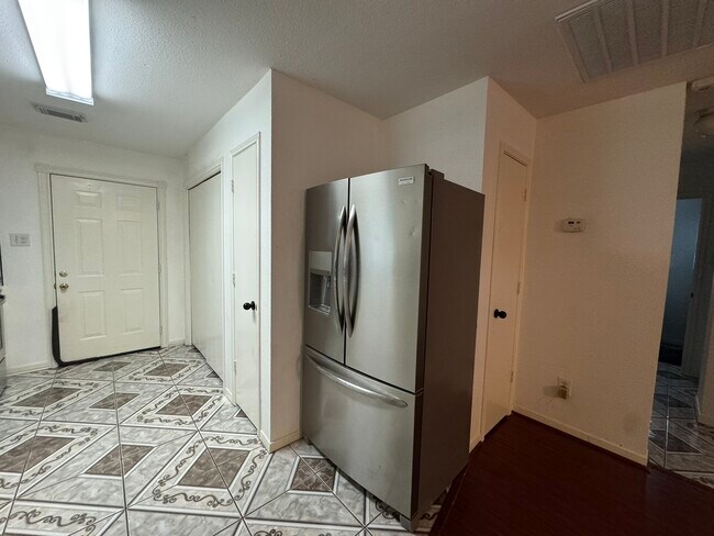 Foto del edificio - 9730 Linares Dr