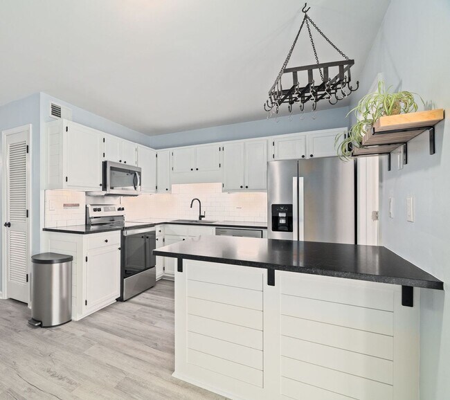 Foto del edificio - Modern Comfort on James Island!