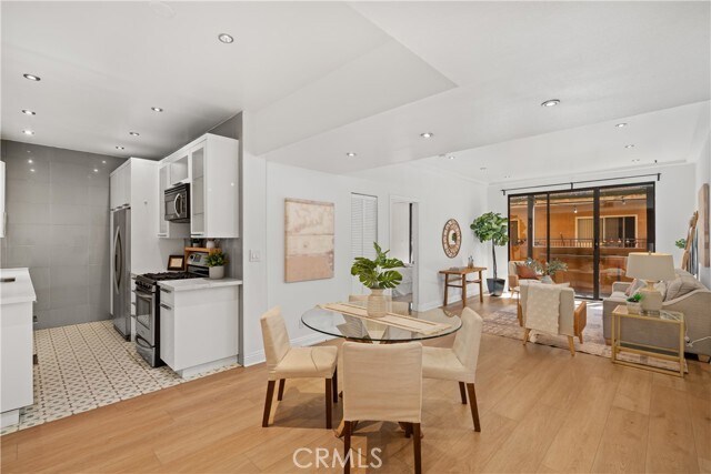 Foto del edificio - 828 N Hudson Ave