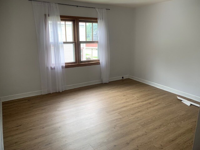 Living Room - 926 Glen St