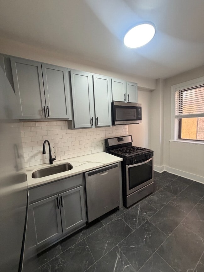 Building Photo - 1 Bedroom in CWE