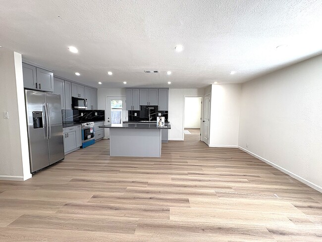 Building Photo - 5507 Arizona Dr