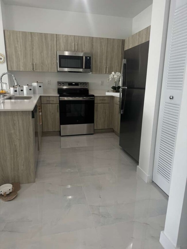 Foto del edificio - 6731 SW 13th St